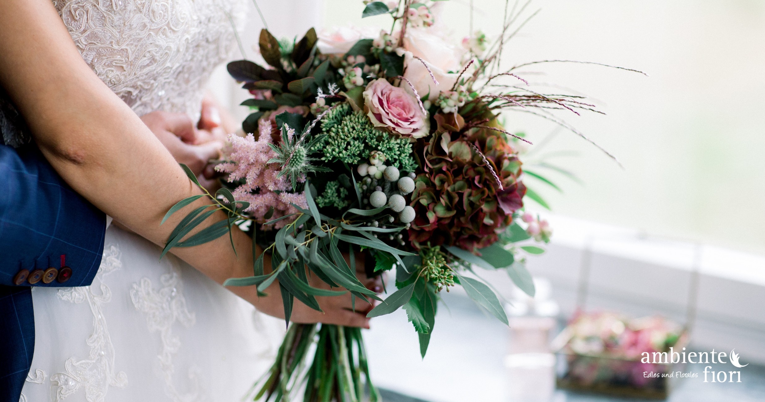 Brautstrauß mit Rosen, Hortensien und Eukalyptus in Rosé und Grün – individuelle Hochzeitsfloristik von Ambiente & Fiori