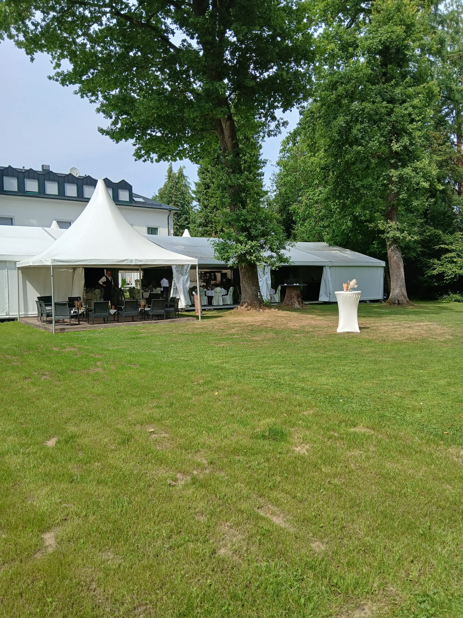 Hotel am Schloss, Aussenansicht Zelt 