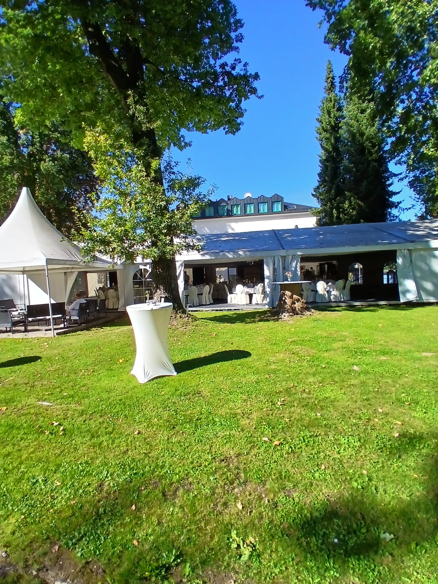 Hotel am Schloss, Aussenansicht Zelt 