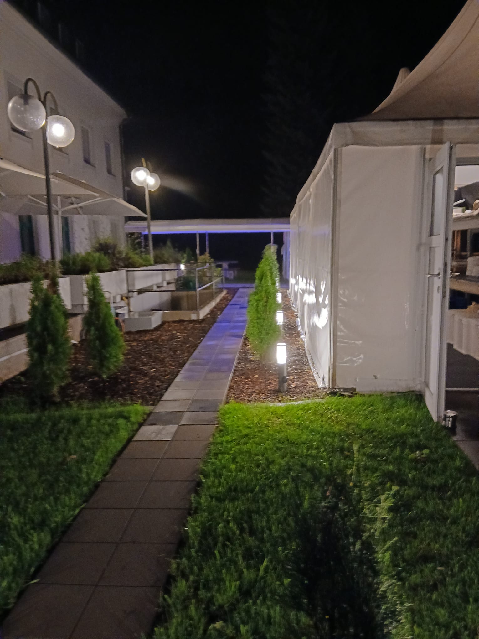 Hotel am Schloss, Aussenansicht back + Zelt